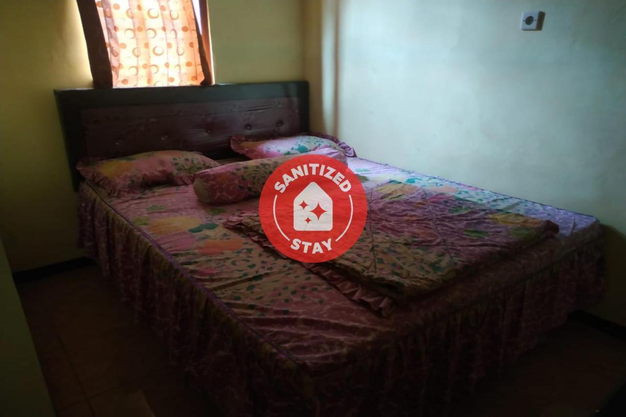 Oyo 90097 Homestay Sinta Ndani Putri Проболинго Экстерьер фото