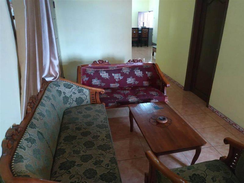 Oyo 90097 Homestay Sinta Ndani Putri Проболинго Экстерьер фото