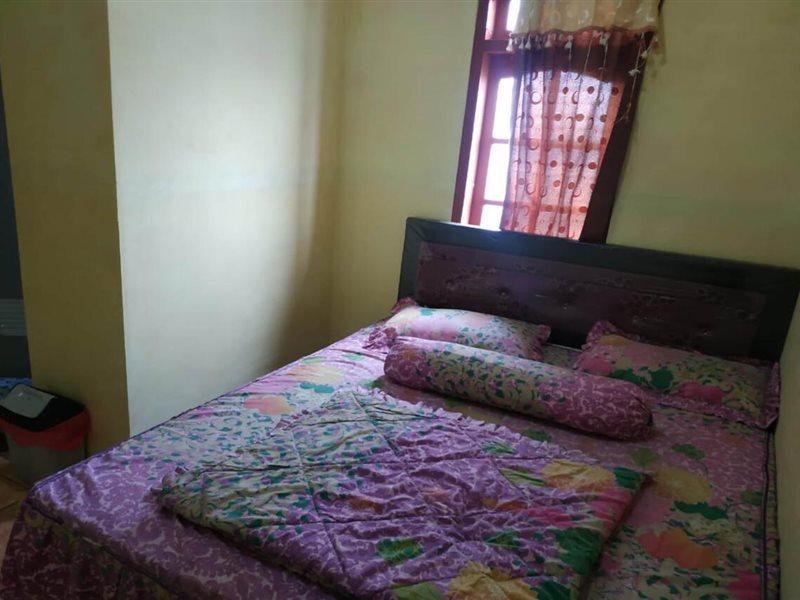 Oyo 90097 Homestay Sinta Ndani Putri Проболинго Экстерьер фото